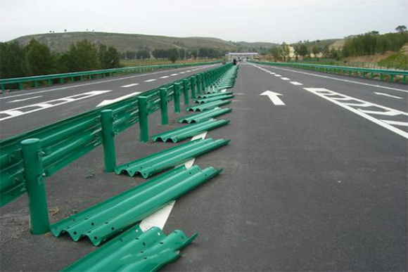汕尾波形护栏的维护与管理确保道路安全的关键步骤