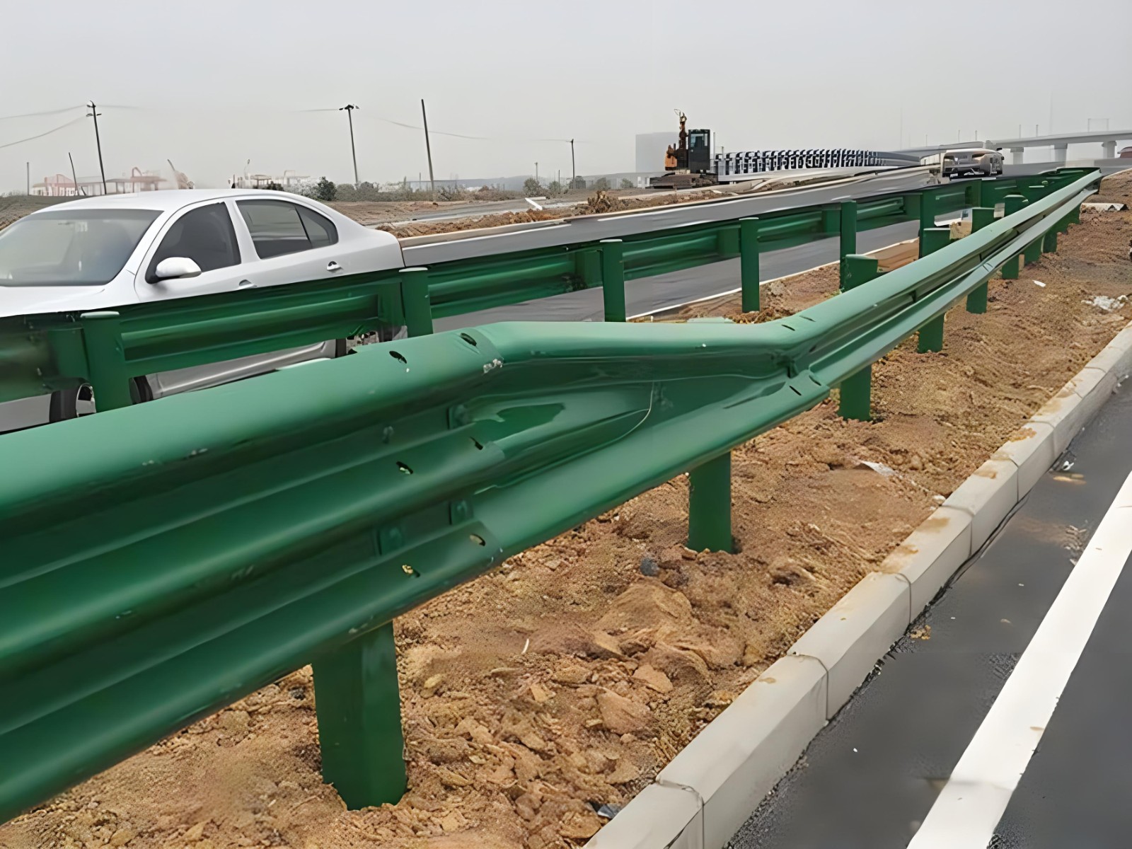 汕尾高速波形护栏板日常维护方案确保道路安全新举措